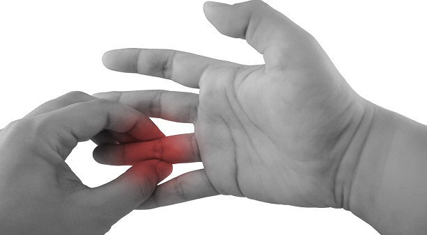 Болит сустав на среднем пальце руки