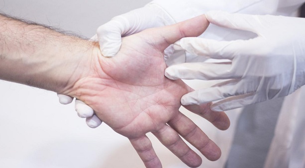 Травма сустава пальца руки